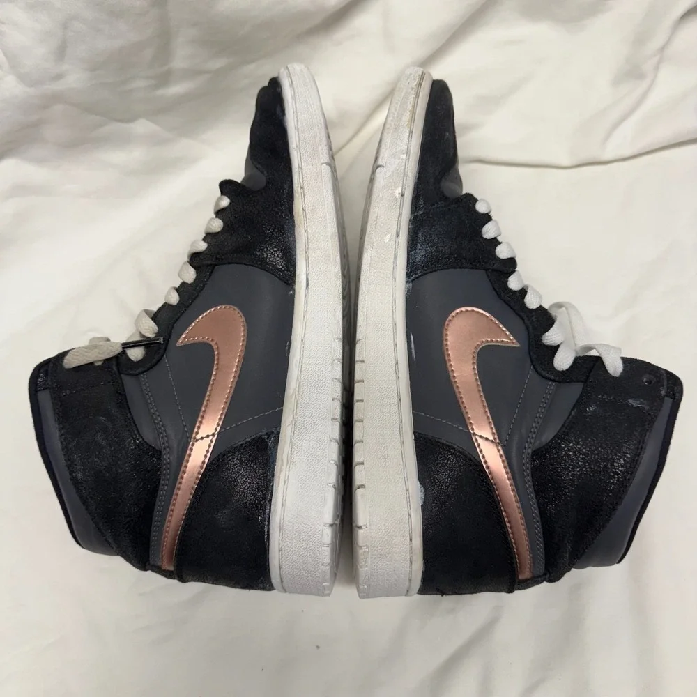 Nike Air Jordan 1 Retro High Black Bronze Medal 332550-016 Mens Size 9‎
